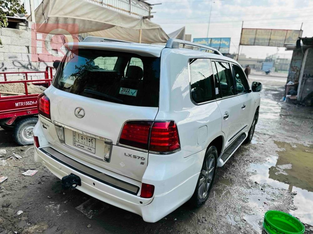 Lexus LX